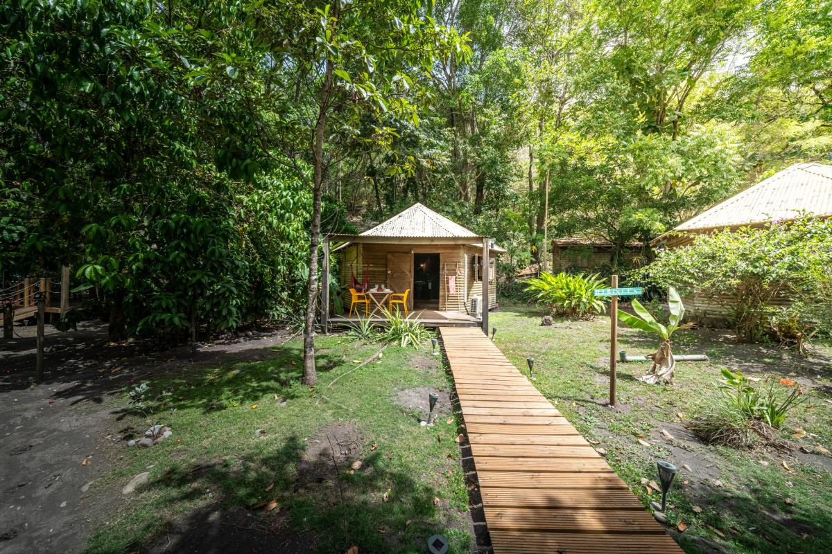 4- Bungalow H-vacances-anses-d-arlet-anse-noire-vue-baie